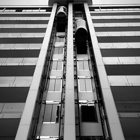 White Tower 公寓式酒店 *